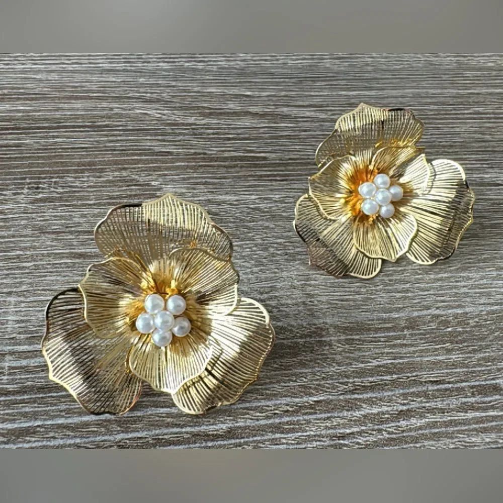 Bohemian flower stud earrings A584